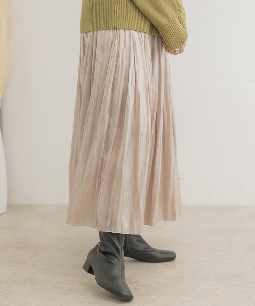 ITEMS URBANRESEARCH（アイテムズ アーバンリサーチ）の「シャイニープリーツスカート（スカート・レディース・ライトブラウン/グリーン系その他/ピンクベージュ/チャコールグレー・FREE）」の19枚目の写真