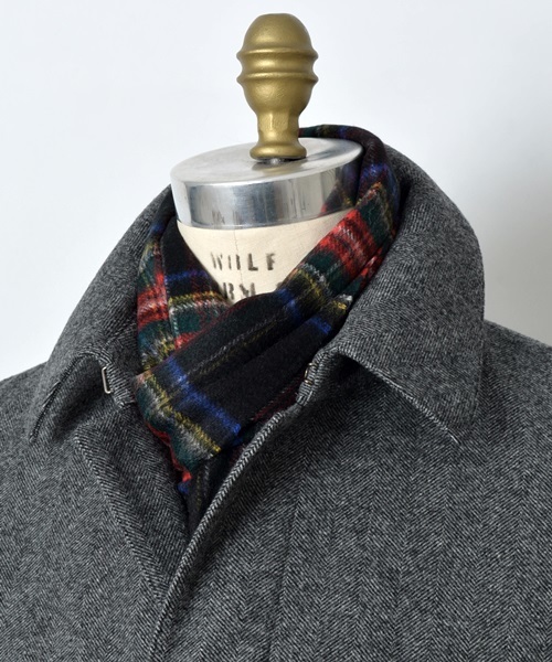 Johnstons of Elgin（ジョンストンズオブエルガン）の「JOHNSTONS: カシミヤ チェック マフラー（マフラー・メンズ・ホワイト/グレー/チャコールグレー/カーキ/レッド/ネイビー・ONE SIZE）」の5枚目の写真