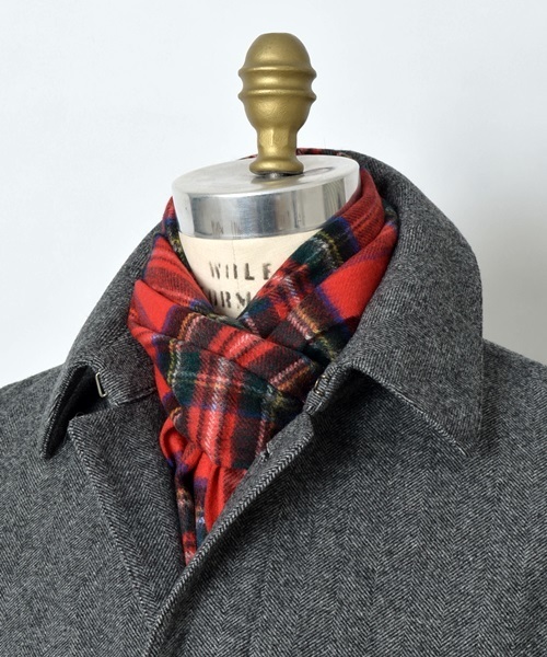 Johnstons of Elgin（ジョンストンズオブエルガン）の「JOHNSTONS: カシミヤ チェック マフラー（マフラー・メンズ・ホワイト/グレー/チャコールグレー/カーキ/レッド/ネイビー・ONE SIZE）」の6枚目の写真