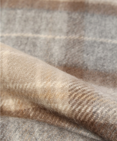 Johnstons of Elgin（ジョンストンズオブエルガン）の「JOHNSTONS: カシミヤ チェック マフラー（マフラー・メンズ・ホワイト/グレー/チャコールグレー/カーキ/レッド/ネイビー・ONE SIZE）」の15枚目の写真