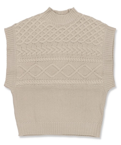 SPINNS（スピンズ）の「ノースリーブケーブルニットベスト（ベスト・レディース・ベージュ/アイボリー/モカ/グレイッシュベージュ・ONESIZE）」の4枚目の写真