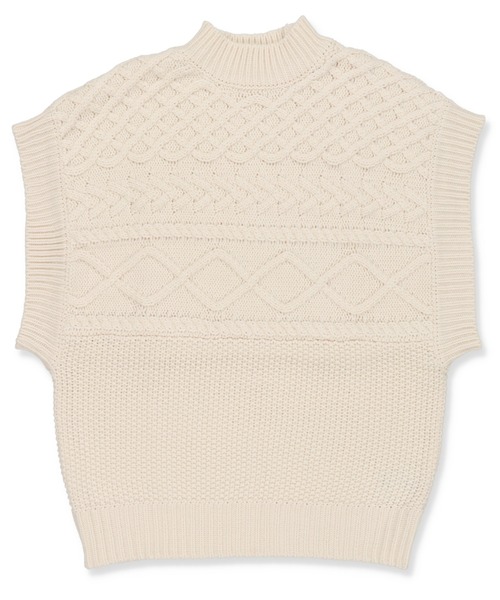 SPINNS（スピンズ）の「ノースリーブケーブルニットベスト（ベスト・レディース・ベージュ/アイボリー/モカ/グレイッシュベージュ・ONESIZE）」の9枚目の写真