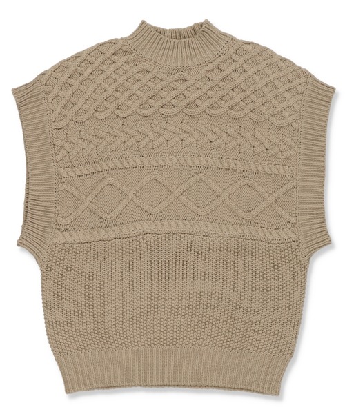 SPINNS（スピンズ）の「ノースリーブケーブルニットベスト（ベスト・レディース・ベージュ/アイボリー/モカ/グレイッシュベージュ・ONESIZE）」の14枚目の写真