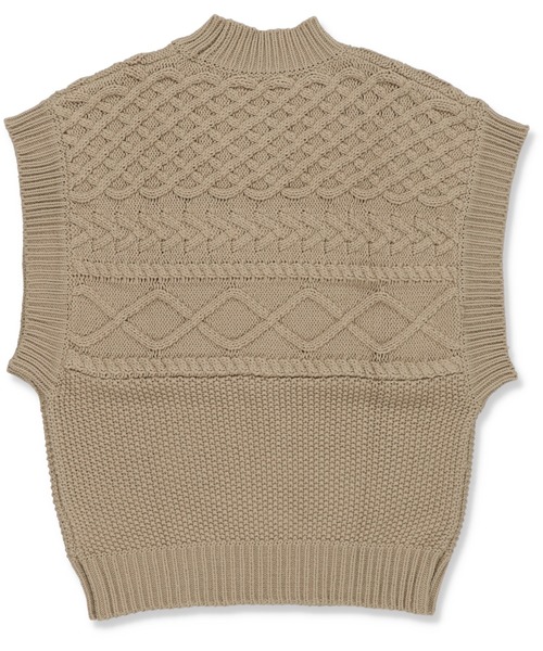 SPINNS（スピンズ）の「ノースリーブケーブルニットベスト（ベスト・レディース・ベージュ/アイボリー/モカ/グレイッシュベージュ・ONESIZE）」の17枚目の写真