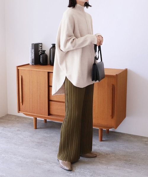 reca(レカ)の「ゆるシルエットで華奢見え叶う!ドルマンスリーブハイネックリブタートルニット(ニット/セーター・レディース・ダークブラウン/オートミール/ベージュ/チャコールグレー/ブルーグレー・M)」の22枚目の写真