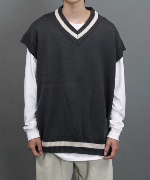 air tokyo sellection(エアートウキョウセレクション)の「【ユニセックスで着用可能】アクリル バルキー チルデン ニットベスト(ベスト・メンズ・チャコールグレー/オフホワイト/サックスブルー・MEDIUM/LARGE/X-LARGE)」の11枚目の写真