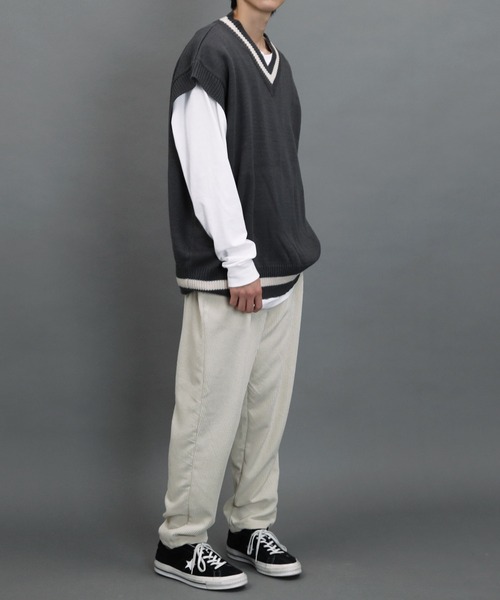 air tokyo sellection(エアートウキョウセレクション)の「【ユニセックスで着用可能】アクリル バルキー チルデン ニットベスト(ベスト・メンズ・チャコールグレー/オフホワイト/サックスブルー・MEDIUM/LARGE/X-LARGE)」の13枚目の写真