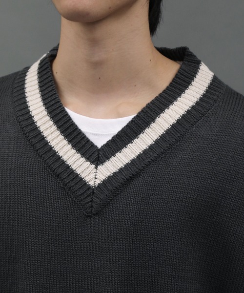 air tokyo sellection(エアートウキョウセレクション)の「【ユニセックスで着用可能】アクリル バルキー チルデン ニットベスト(ベスト・メンズ・チャコールグレー/オフホワイト/サックスブルー・MEDIUM/LARGE/X-LARGE)」の15枚目の写真