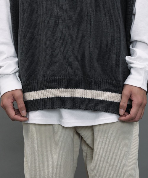 air tokyo sellection(エアートウキョウセレクション)の「【ユニセックスで着用可能】アクリル バルキー チルデン ニットベスト(ベスト・メンズ・チャコールグレー/オフホワイト/サックスブルー・MEDIUM/LARGE/X-LARGE)」の17枚目の写真