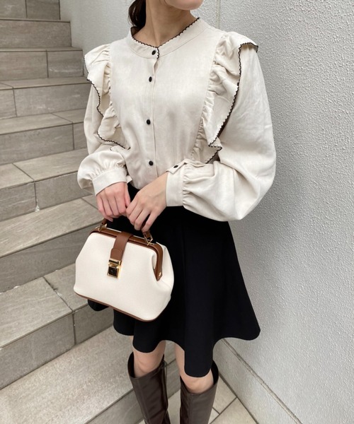 one after another NICE CLAUP（ワンアフターアナザーナイスクラップ）の「前後2Wayで着こなしの幅が広がる！配色ピコレースフリルブラウス（シャツ/ブラウス・レディース・アイボリー/ブラック/グレイッシュベージュ・FREE）」の17枚目の写真