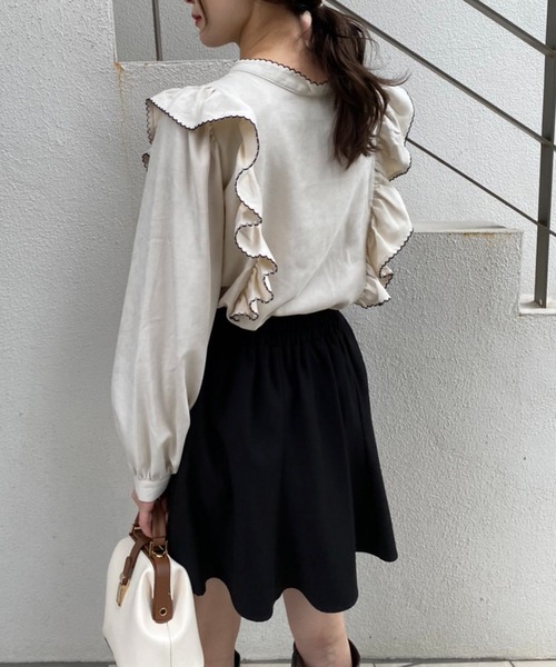one after another NICE CLAUP（ワンアフターアナザーナイスクラップ）の「前後2Wayで着こなしの幅が広がる！配色ピコレースフリルブラウス（シャツ/ブラウス・レディース・アイボリー/ブラック/グレイッシュベージュ・FREE）」の13枚目の写真