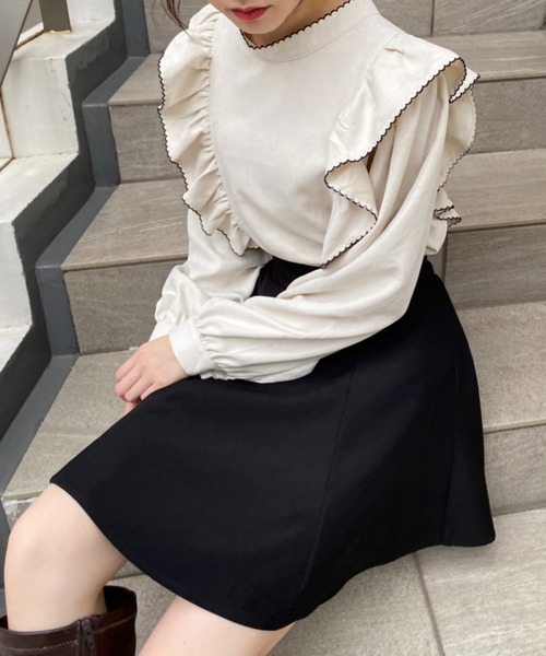 one after another NICE CLAUP（ワンアフターアナザーナイスクラップ）の「前後2Wayで着こなしの幅が広がる！配色ピコレースフリルブラウス（シャツ/ブラウス・レディース・アイボリー/ブラック/グレイッシュベージュ・FREE）」の5枚目の写真