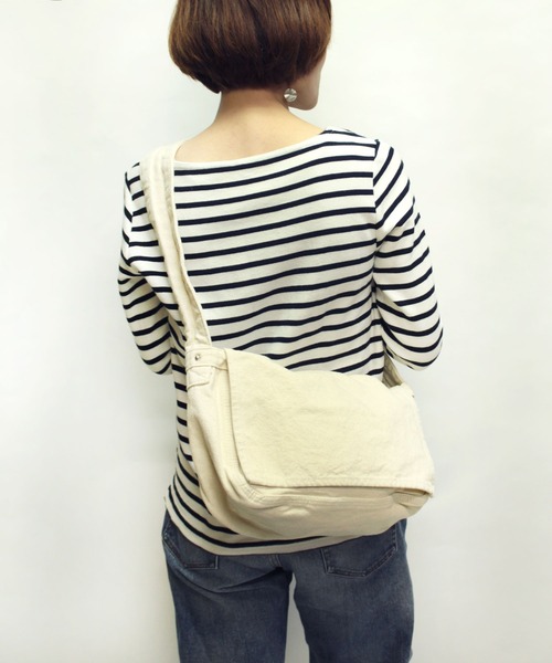 MAKE UP(メイクアップ)の「MAKE UP 倉敷製品染めキャンバスショルダー(ショルダーバッグ・メンズ・ホワイト/ブラック/ネイビー/レッド/カーキ/ブルー/グリーン・FREE)」の2枚目の写真