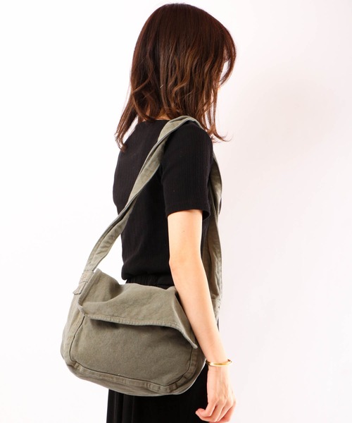 MAKE UP(メイクアップ)の「MAKE UP 倉敷製品染めキャンバスショルダー(ショルダーバッグ・メンズ・ホワイト/ブラック/ネイビー/レッド/カーキ/ブルー/グリーン・FREE)」の4枚目の写真