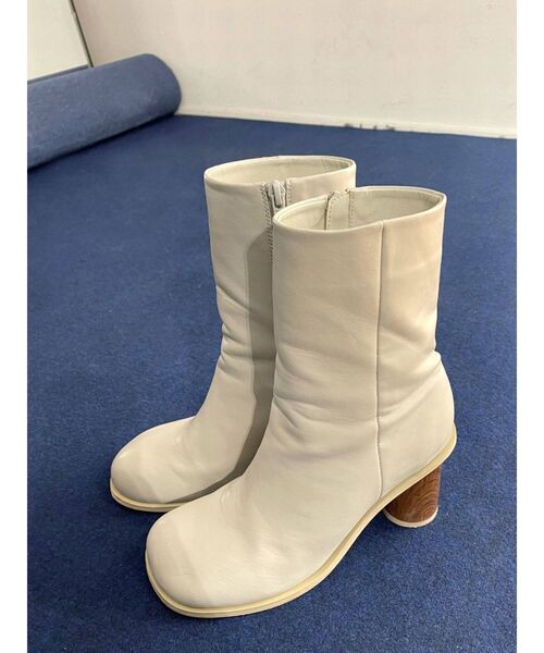EMODA（エモダ）の「サークルヒールショートブーツ（ブーツ・レディース・ブラック/グレー・SMALL/MEDIUM/LARGE）」の2枚目の写真