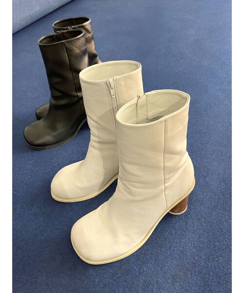EMODA（エモダ）の「サークルヒールショートブーツ（ブーツ・レディース・ブラック/グレー・SMALL/MEDIUM/LARGE）」の3枚目の写真