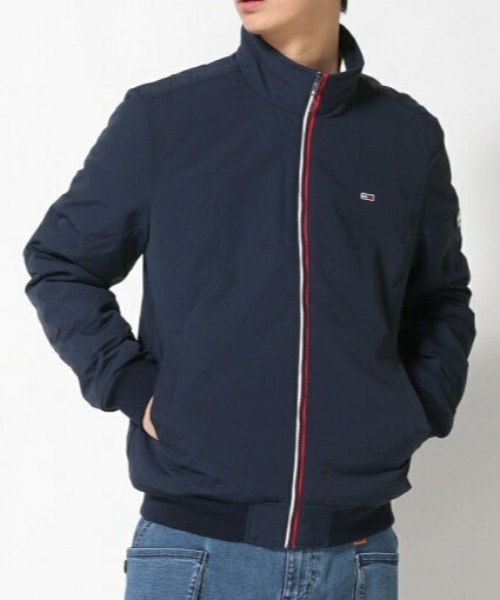 tommy jeans（トミー ジーンズ）の「スタンドカラーパデッドジャケット（ブルゾン・メンズ・ネイビー/レッド・MEDIUM/LARGE/X-LARGE）」の2枚目の写真