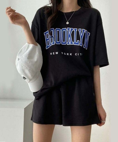 Dalfwin（ダールフィン）の「韓国ファッションBROOKLYNロゴスウェット上下セットアップルームウェア（ルームウェア/パジャマ・レディース・ライトブルー/ブラック/ピンク/イエロー/グレー系その他3/ブラック系その他3/ブルー系その他3・FREE/フリー）」の2枚目の写真