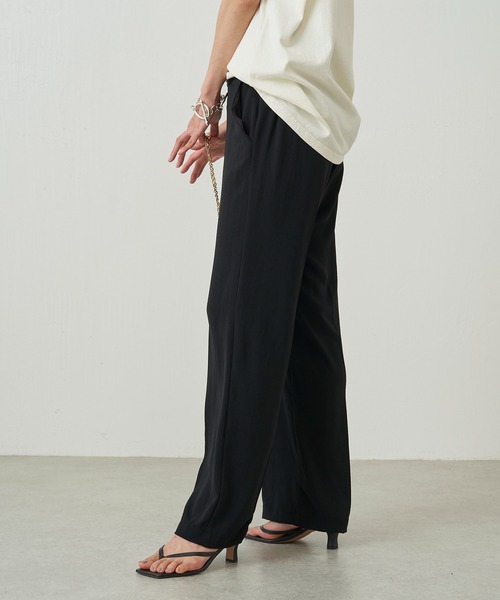 LOUNGEDRESS（ラウンジドレス）の「ジョーゼットストレートパンツ（スウェットパンツ・レディース・ブラック/ブルー/レッド・SMALL/MEDIUM）」の13枚目の写真