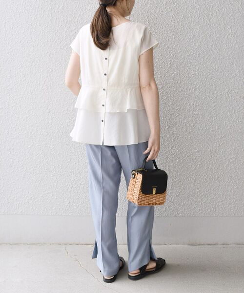 SHIPS(シップス)の「*〈手洗い可能〉2WAYリネンミックスペプラムブラウス◆(シャツ/ブラウス・レディース・ブラック/ネイビー/レッド/オフホワイト/イエロー系・ONE SIZE)」の17枚目の写真