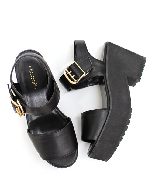 goocy（グーシー）の「【PERK掲載商品】ボリュームストラップサンダル（サンダル・レディース・ホワイト/ブラック・36/37/38）」の2枚目の写真