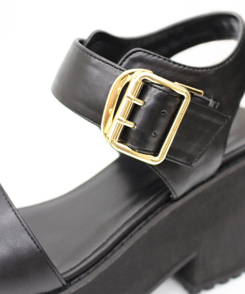 goocy（グーシー）の「【PERK掲載商品】ボリュームストラップサンダル（サンダル・レディース・ホワイト/ブラック・36/37/38）」の10枚目の写真