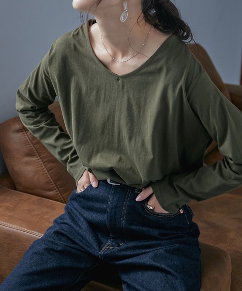 Fashion Letter(ファッションレター)の「タックヘムコットンVネックカットソー(Tシャツ/カットソー・レディース・ブラック/オフホワイト/カーキ/ライトベージュ・M~L/LL~3L/4L~5L)」の4枚目の写真