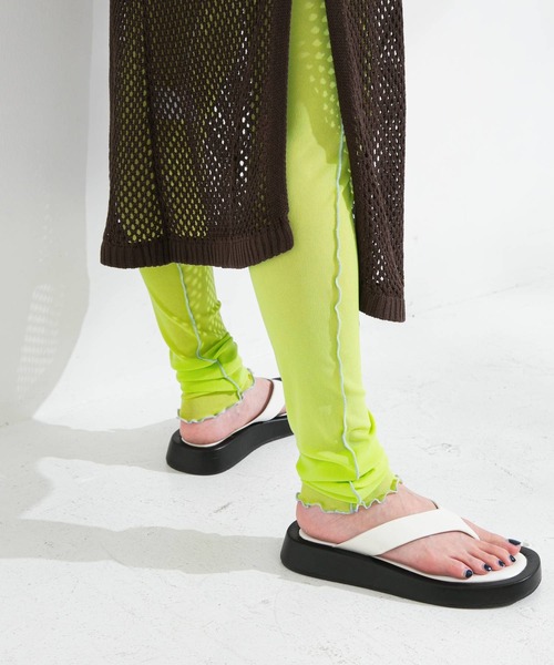 bohmal(ボマール)の「配色メローシアーレギンスパンツ(レギンス/スパッツ・レディース・ブラック/パープル/ライム/アイボリー/ピンク・FREE)」の4枚目の写真