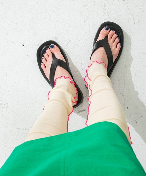 bohmal(ボマール)の「配色メローシアーレギンスパンツ(レギンス/スパッツ・レディース・ブラック/パープル/ライム/アイボリー/ピンク・FREE)」の2枚目の写真