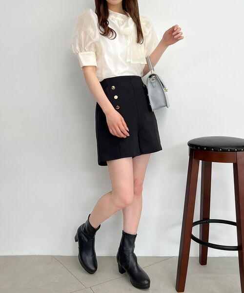 MAJESTIC LEGON(マジェスティックレゴン)の「アシメボウタイブラウス(シャツ/ブラウス・レディース・ブラック/オフホワイト/ピンクベージュ/グレイッシュベージュ・MEDIUM)」の15枚目の写真