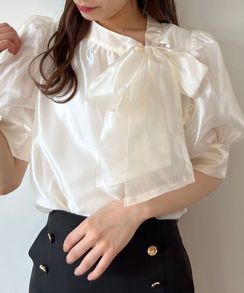 MAJESTIC LEGON(マジェスティックレゴン)の「アシメボウタイブラウス(シャツ/ブラウス・レディース・ブラック/オフホワイト/ピンクベージュ/グレイッシュベージュ・MEDIUM)」の12枚目の写真