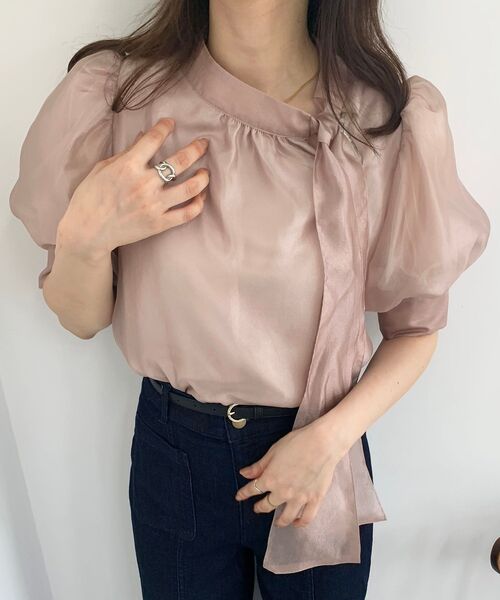 MAJESTIC LEGON(マジェスティックレゴン)の「アシメボウタイブラウス(シャツ/ブラウス・レディース・ブラック/オフホワイト/ピンクベージュ/グレイッシュベージュ・MEDIUM)」の20枚目の写真