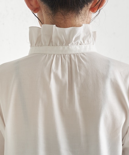 COLLAGE GALLARDAGALANTE（コラージュガリャルダガランテ）の「1枚で主役級/レイヤードでも映える/ハイネックフリルシャツ/手洗い可（シャツ/ブラウス・レディース・ホワイト/イエロー・FREE）」の19枚目の写真