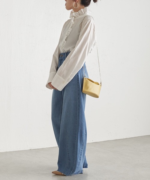 COLLAGE GALLARDAGALANTE（コラージュガリャルダガランテ）の「1枚で主役級/レイヤードでも映える/ハイネックフリルシャツ/手洗い可（シャツ/ブラウス・レディース・ホワイト/イエロー・FREE）」の7枚目の写真