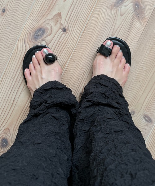 wee9s（ウィークス）の「asymmetry flat sandals / アシンメトリーフラットサンダル（サンダル・レディース・ブラック/シルバー・22.5cm/23cm/23.5cm/24cm/24.5cm/25cm）」の10枚目の写真