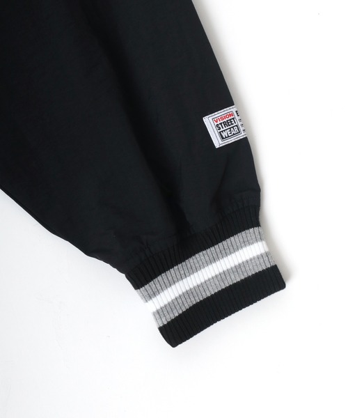 VISION STREET WEAR（ヴィジョンストリートウェア）の「VISION STREET WEAR/ヴィジョンストリートウエア ビッグシルエット ロゴ ワッペン 刺繍 リブライン Vネック プルオーバー（ナイロンジャケット・メンズ・ブラック/ネイビー/グリーン/マスタード・L/M）」の17枚目の写真