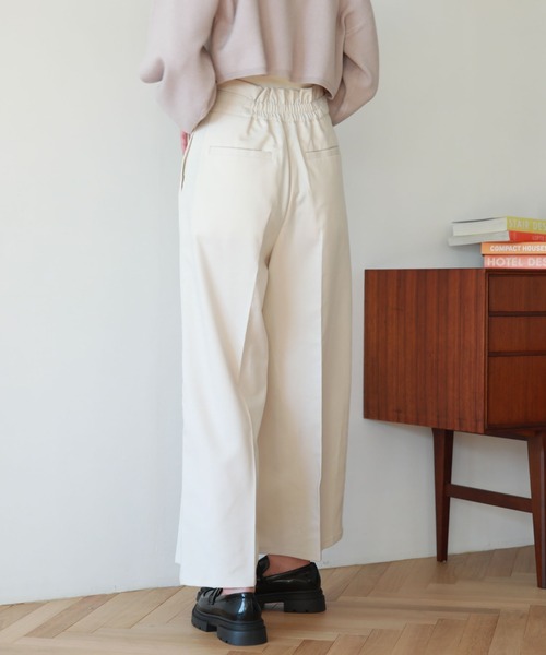 archives(アルシーヴ)の「サイドタブタックワイドパンツ(その他パンツ・レディース・アイボリー/モカ/ダークブルー・MEDIUM)」の6枚目の写真