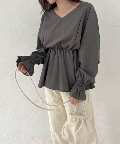 Lamoa(ラモア)の「Lamoa/Vネック タック チュニック ブラウス(シャツ/ブラウス・レディース・ホワイト/ブラック/グレー・MEDIUM/LARGE)」の1枚目の写真