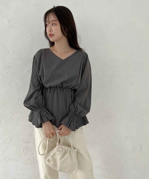 Lamoa(ラモア)の「Lamoa/Vネック タック チュニック ブラウス(シャツ/ブラウス・レディース・ホワイト/ブラック/グレー・MEDIUM/LARGE)」の8枚目の写真