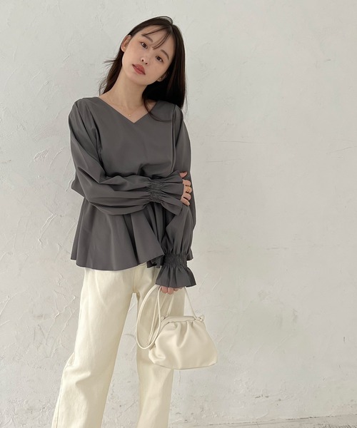 Lamoa(ラモア)の「Lamoa/Vネック タック チュニック ブラウス(シャツ/ブラウス・レディース・ホワイト/ブラック/グレー・MEDIUM/LARGE)」の18枚目の写真