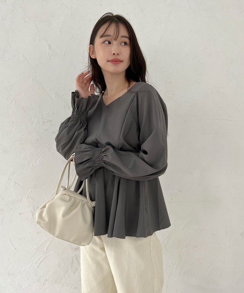 Lamoa(ラモア)の「Lamoa/Vネック タック チュニック ブラウス(シャツ/ブラウス・レディース・ホワイト/ブラック/グレー・MEDIUM/LARGE)」の12枚目の写真