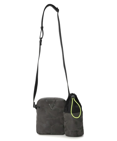 Guess(ゲス)の「CERTOSA TECH Crossbody With Bottle Pocket(ショルダーバッグ・メンズ・チャコールグレー・ONE SIZE)」の2枚目の写真