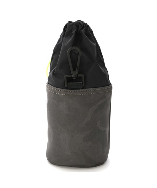 Guess(ゲス)の「CERTOSA TECH Crossbody With Bottle Pocket(ショルダーバッグ・メンズ・チャコールグレー・ONE SIZE)」の13枚目の写真