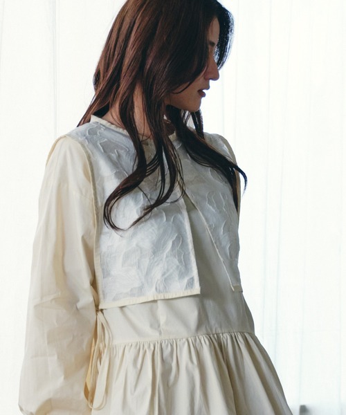 ECRIRE（エクリール）の「【TOMOコラボ】レイヤードレースブラウス（シャツ/ブラウス・レディース・ブラック/ベージュ/オフホワイト・M/L）」の22枚目の写真