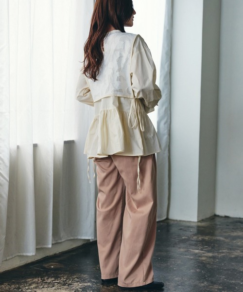 ECRIRE（エクリール）の「【TOMOコラボ】レイヤードレースブラウス（シャツ/ブラウス・レディース・ブラック/ベージュ/オフホワイト・M/L）」の18枚目の写真