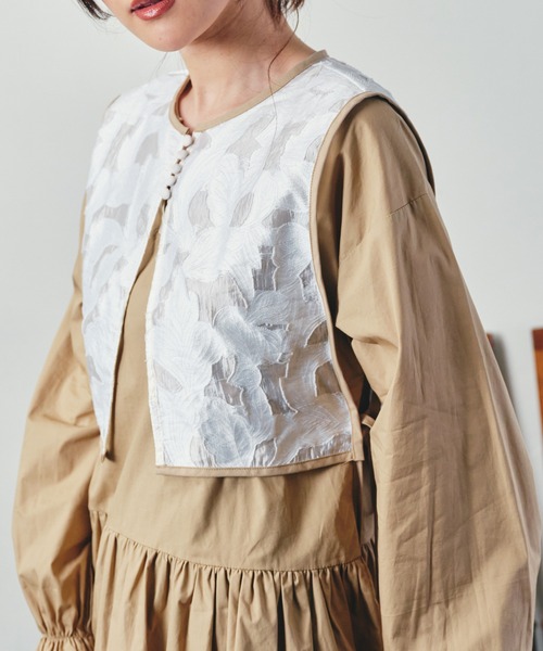 ECRIRE（エクリール）の「【TOMOコラボ】レイヤードレースブラウス（シャツ/ブラウス・レディース・ブラック/ベージュ/オフホワイト・M/L）」の17枚目の写真