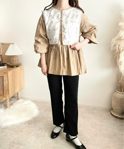 ECRIRE（エクリール）の「【TOMOコラボ】レイヤードレースブラウス（シャツ/ブラウス・レディース・ブラック/ベージュ/オフホワイト・M/L）」の10枚目の写真