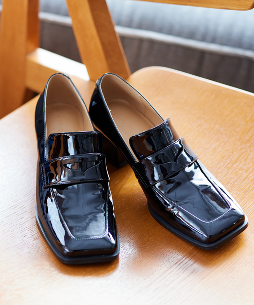 B.C STOCK（ベーセーストック）の「ヒールローファー（パンプス・レディース・ベージュ/ブラック・SMALL/MEDIUM/LARGE）」の2枚目の写真