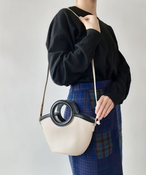 thank U more(サンキューモア)の「丸形ハンドル トート ショルダーバッグ(ショルダーバッグ・レディース・ブラック/ブラウン系その他/ブラック系その他/ブラウン/ベージュ・FREE)」の3枚目の写真