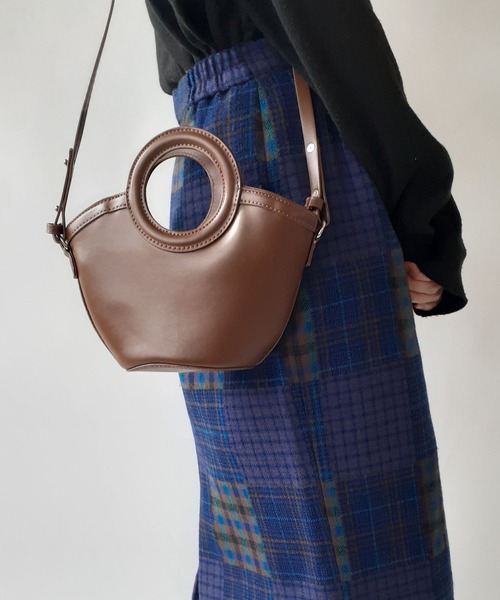 thank U more(サンキューモア)の「丸形ハンドル トート ショルダーバッグ(ショルダーバッグ・レディース・ブラック/ブラウン系その他/ブラック系その他/ブラウン/ベージュ・FREE)」の15枚目の写真